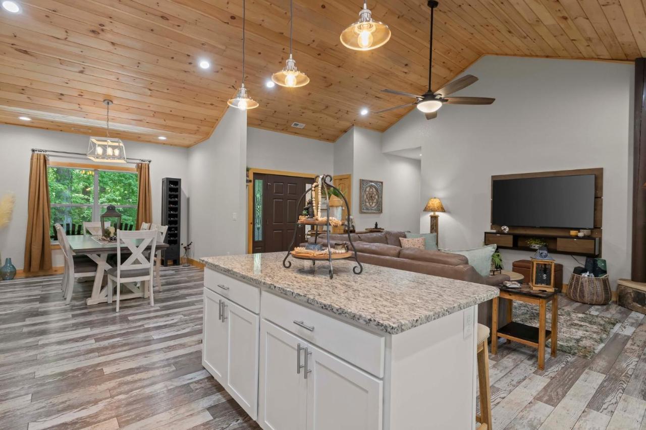 Stunning Views, Superb Atmosphere, Modern Amenities, In The Middle Of Nature Bryson City Kültér fotó